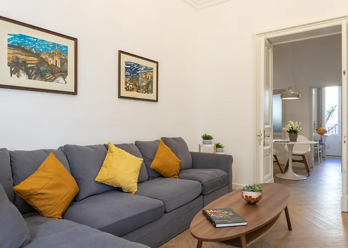 Emanuele House Катания